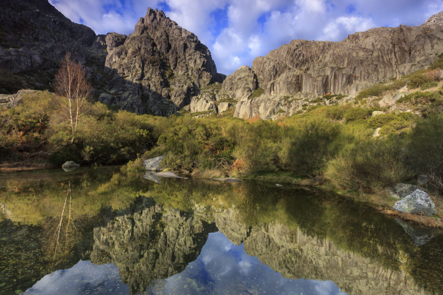 A journey to discover Dão Region and its imposing mountains | GENUINE